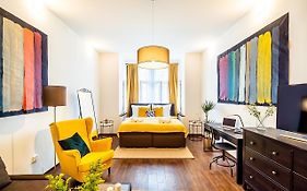Unique Central Square Business Apt.